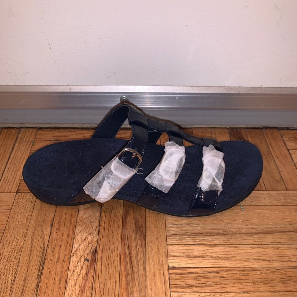 Vionic navy blue sandal